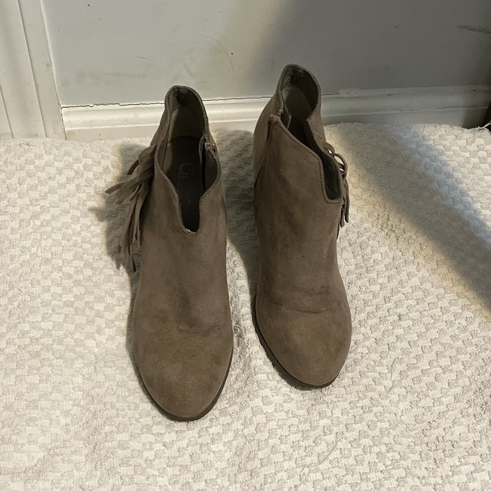 Carlos Heels